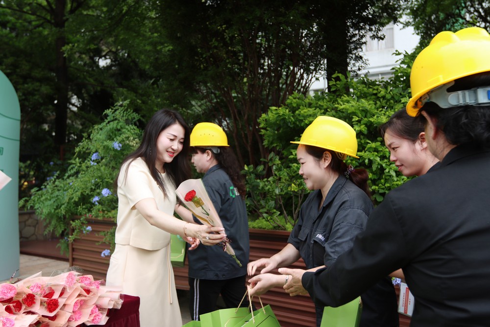 以爱之名 致敬母亲mg冰球突破十大平台铝业2024年母亲节活动 (