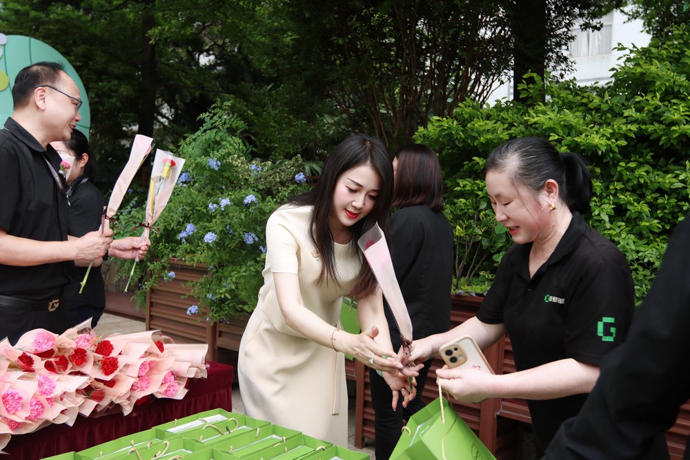 以爱之名 致敬母亲mg冰球突破十大平台铝业2024年母亲节活动