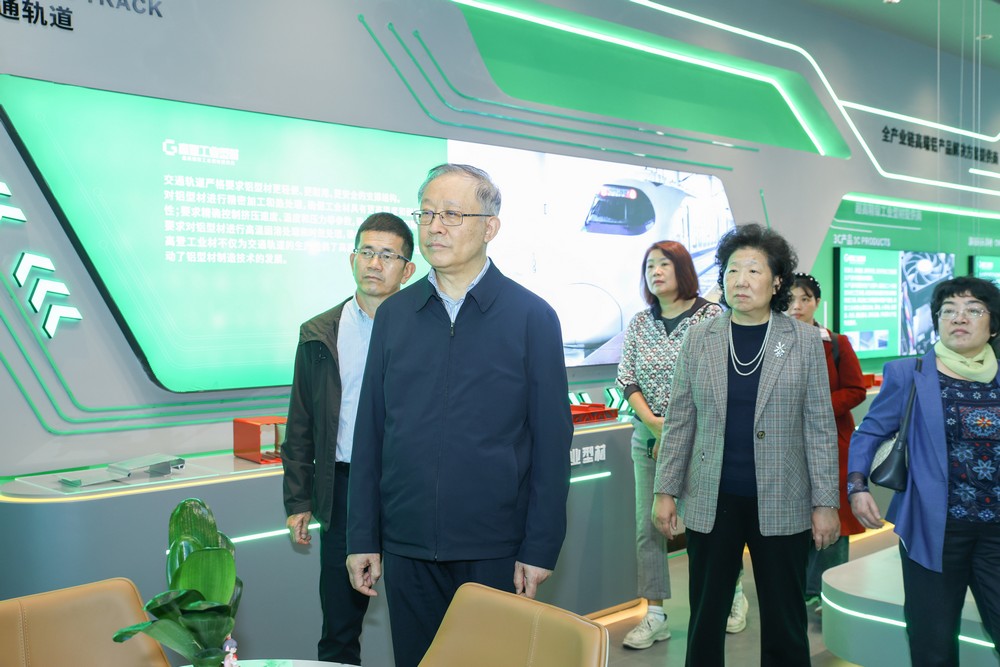 民建中央副主席李世杰、民建广东省委会主委李心、民建肇庆市委会主委潘锐波一行mg冰球突破十大平台调研工作 (1)