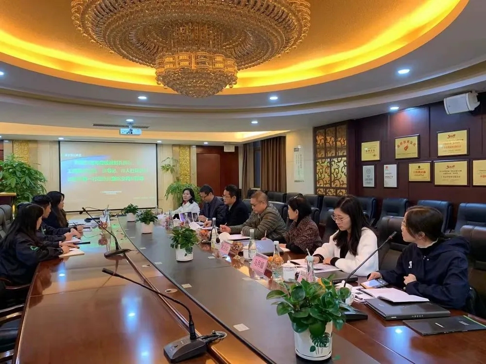 肇庆市工商联党组书记一行到mg冰球突破十大平台铝业调研