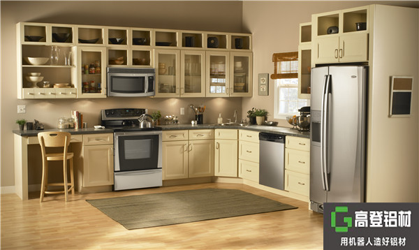 全铝家居发展稳中带进，市场内企业龙盘虎踞